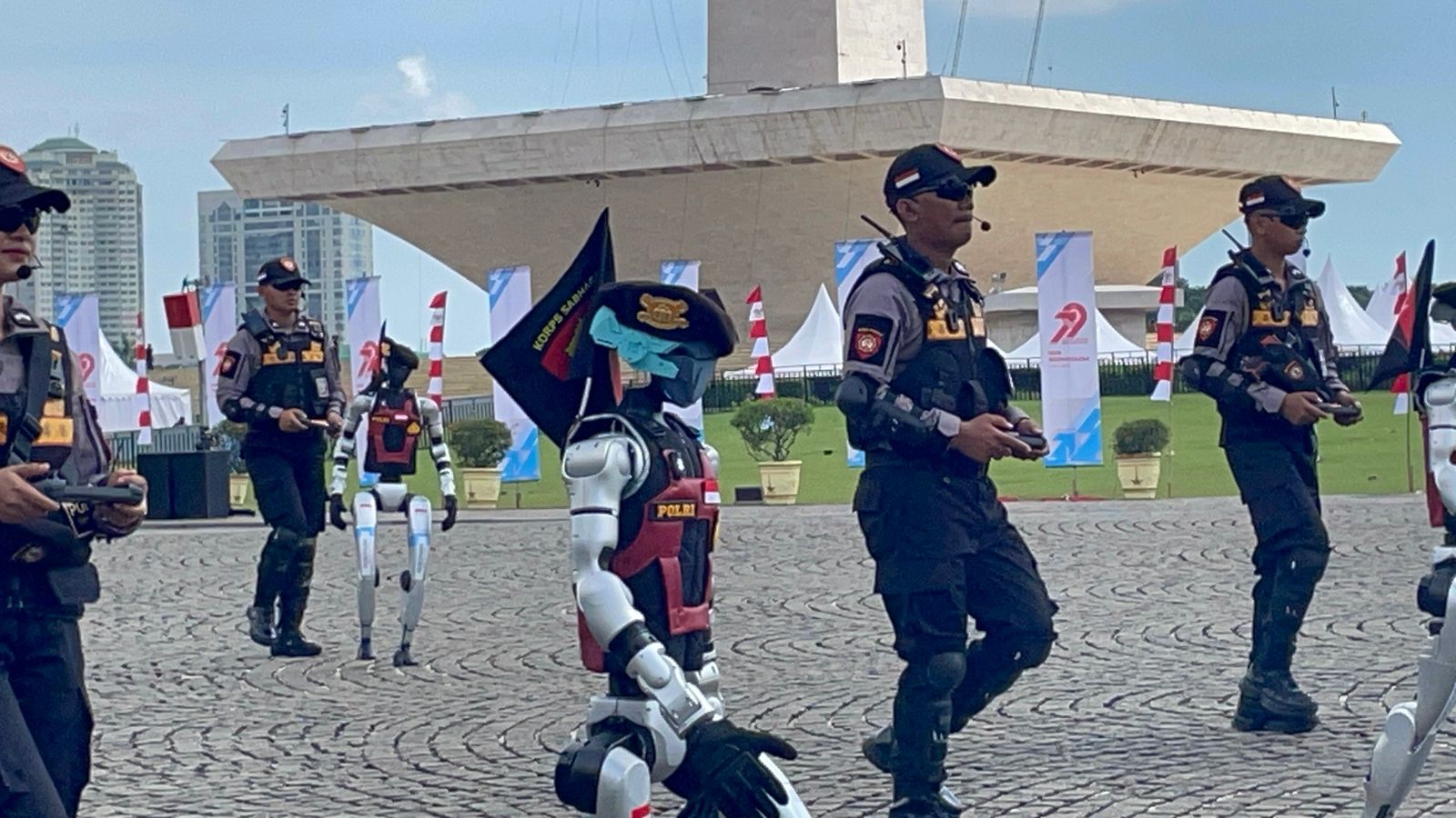 Pembuat Humanoid Pertama di Indonesia
