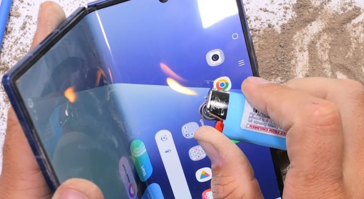 Ketika layar Samsung Z Fold 7 dibakar.